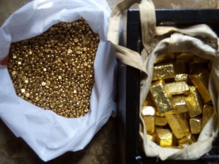 Gold bars , nuggets and dust for sale .